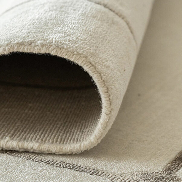Oversized Grid Line Patterned Carpet - Image 4