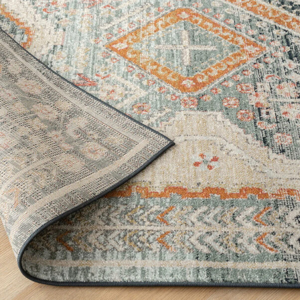 Traditional Diamond Patterned Carpet - Image 3